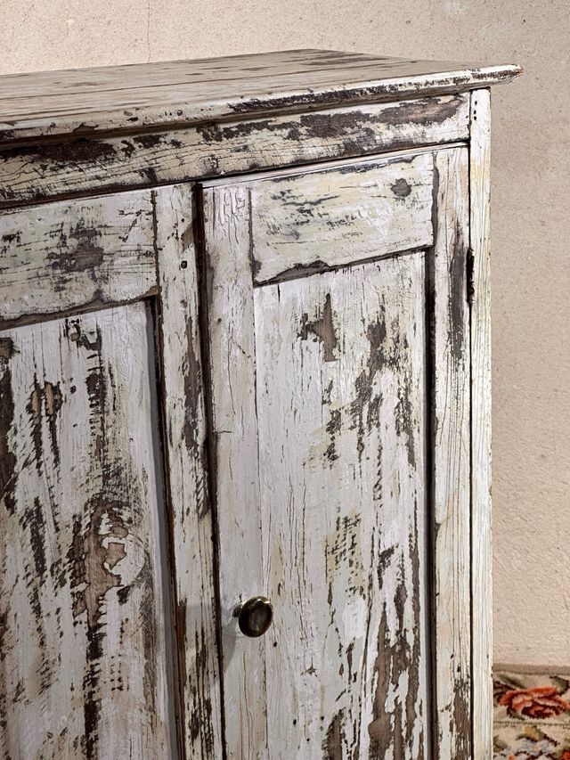 Alacena antigua de madera