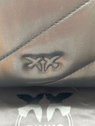 Borsetta Pinko Nera con Dettagli Oro