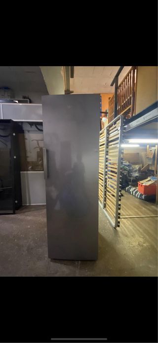 Nevera Beko casi sin usar