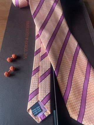 Corbata y gemelos Victorio & Lucchino