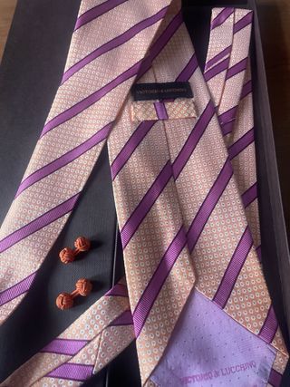 Corbata y gemelos Victorio & Lucchino