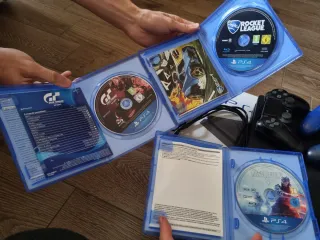 PS4 Slim + 3 Controller + 3 Giochi