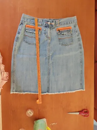 Falda vaquera a la piedra con cremalleras