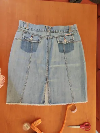 Falda vaquera a la piedra con cremalleras