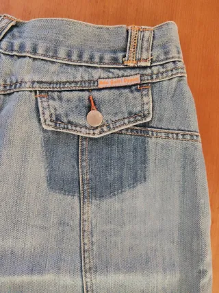 Falda vaquera a la piedra con cremalleras