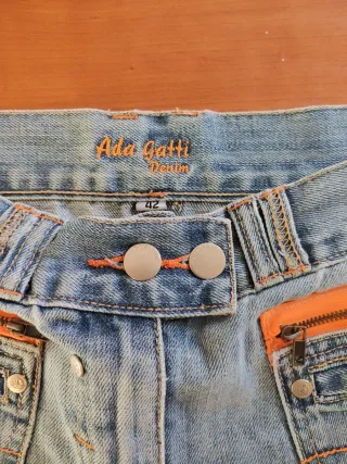 Falda vaquera a la piedra con cremalleras