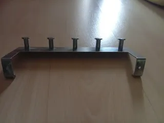 Colgador de puerta metálico