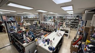 Se traspasa por jubilación ferretería