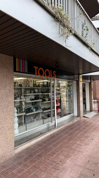 Se traspasa por jubilación ferretería