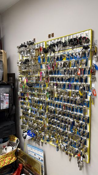 Se traspasa por jubilación ferretería