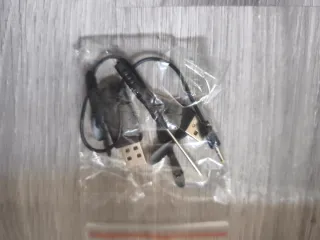 Dron azul con control remoto