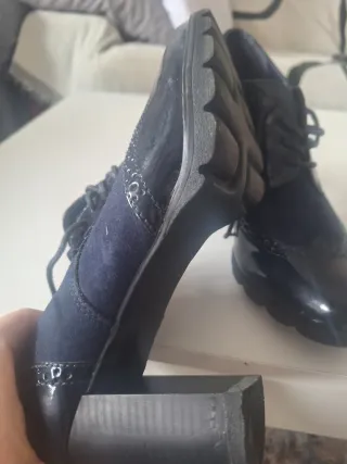 Zapatos charol y ante azul marino