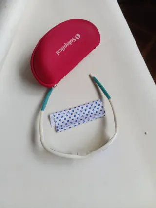 Gafas de sol blancas y turquesa