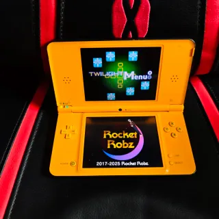 Nintendo DSi XL Amarilla Multisistema