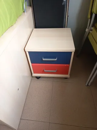 Conjunto juvenil:cama, mesita, escritorio, estante