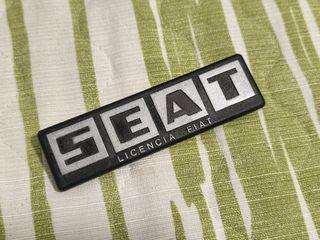 Insignia frontal Seat Panda