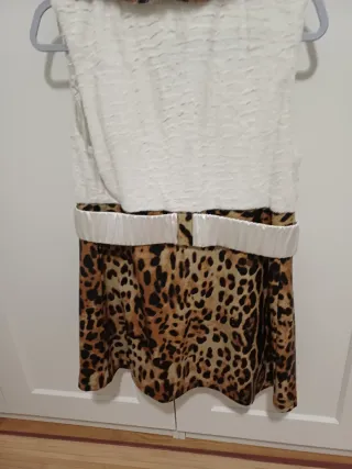 Chaleco con estampado de leopardo y cuello de pelo