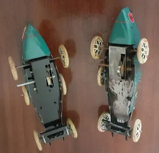 2 Coches antiguos de Juguete