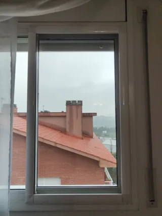 Mosquitera corredera blanca