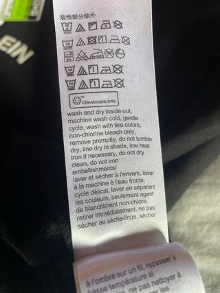 Sudadera corta negra.