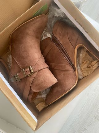 Botines marrones tacón hebilla