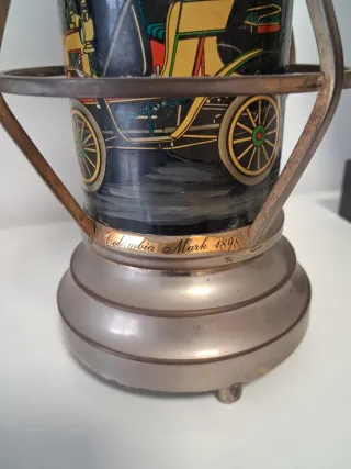 Antigua cigarrera musical con carro