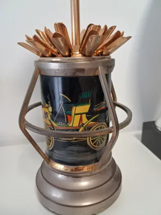 Antigua cigarrera musical con carro