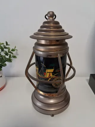 Antigua cigarrera musical con carro