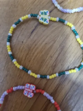 Pulseras de cuentas con abalorios