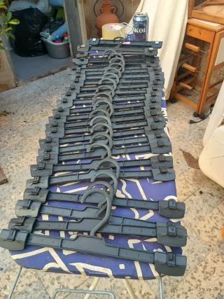 71 Perchas para faldas y pantalones