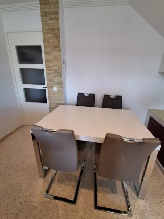 Mesa y 4 Sillas Diseño Cromado Piel