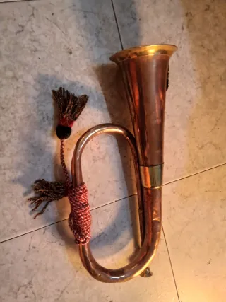 Antigua corneta decorativa