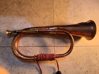 Antigua corneta decorativa