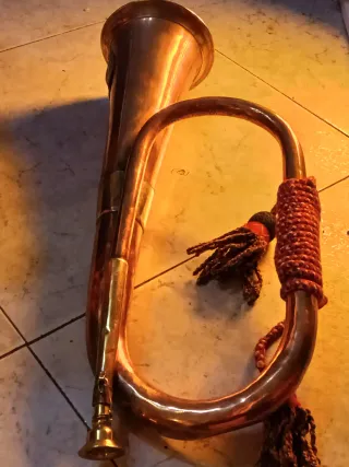 Antigua corneta decorativa