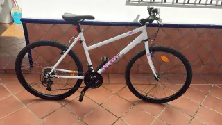 Bicicleta blanca.Muy poco uso