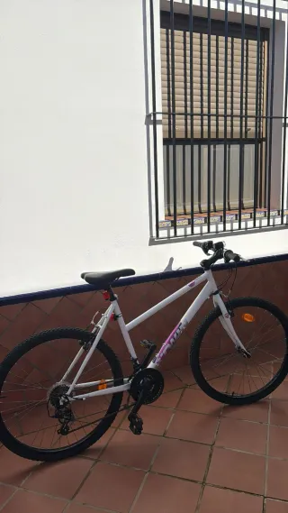 Bicicleta blanca.Muy poco uso