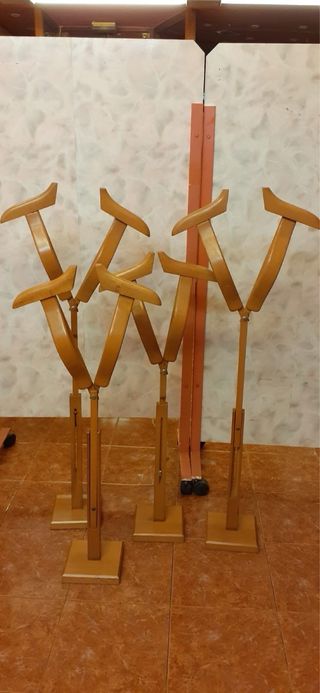 Perchas de madera para ropa