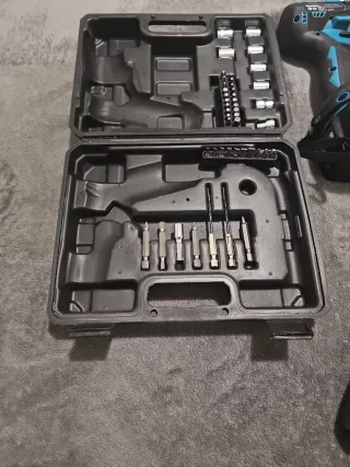Taladros Makita 18V + Atornillador