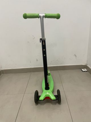 Patín 3 ruedas verde para niños