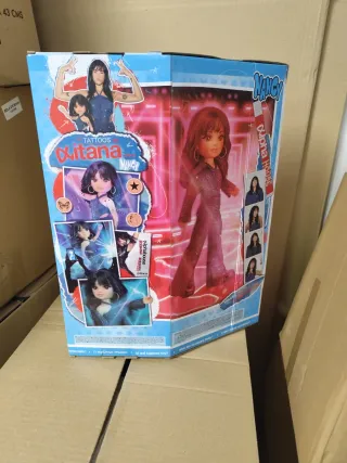 Nancy Aitana con Tatuajes y Accesorios