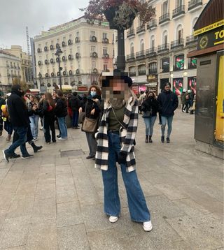 Abrigo corte recto cuadros beige y negro