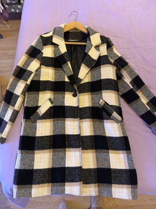 Abrigo corte recto cuadros beige y negro