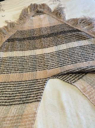 Poncho de lana con flecos