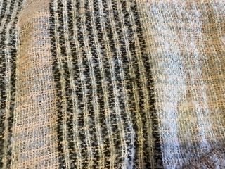 Poncho de lana con flecos