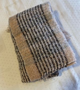 Poncho de lana con flecos