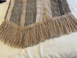 Poncho de lana con flecos