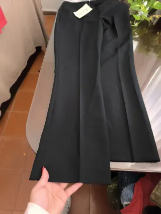 Pantalón Mujer Petite Negro acampanado