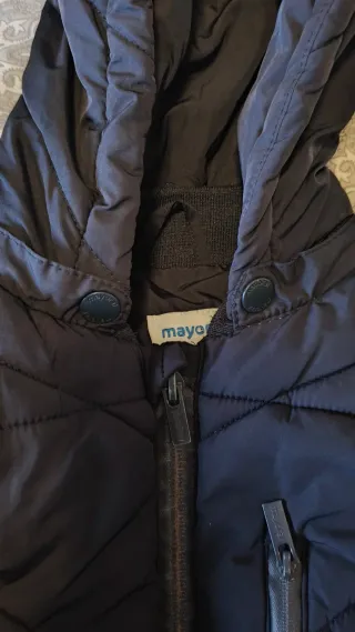 Abrigo Mayoral niño negro. Talla 9. 134cm