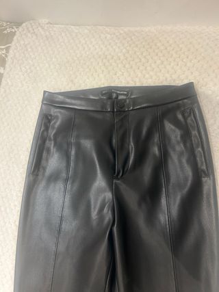 Pantalón polipiel negro