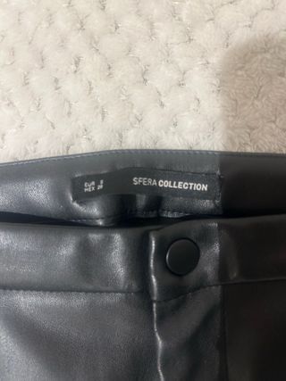 Pantalón polipiel negro